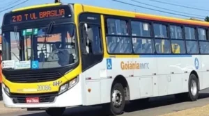 Os trabalhadores exigem um reajuste salarial de 15%, além de um aumento de 20% no valor do ticket alimentação | Foto: HP Transportes
