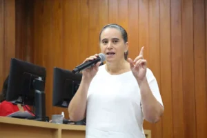 Vereadora do PT apresenta relatório de alerta ao Rio Meia Ponte