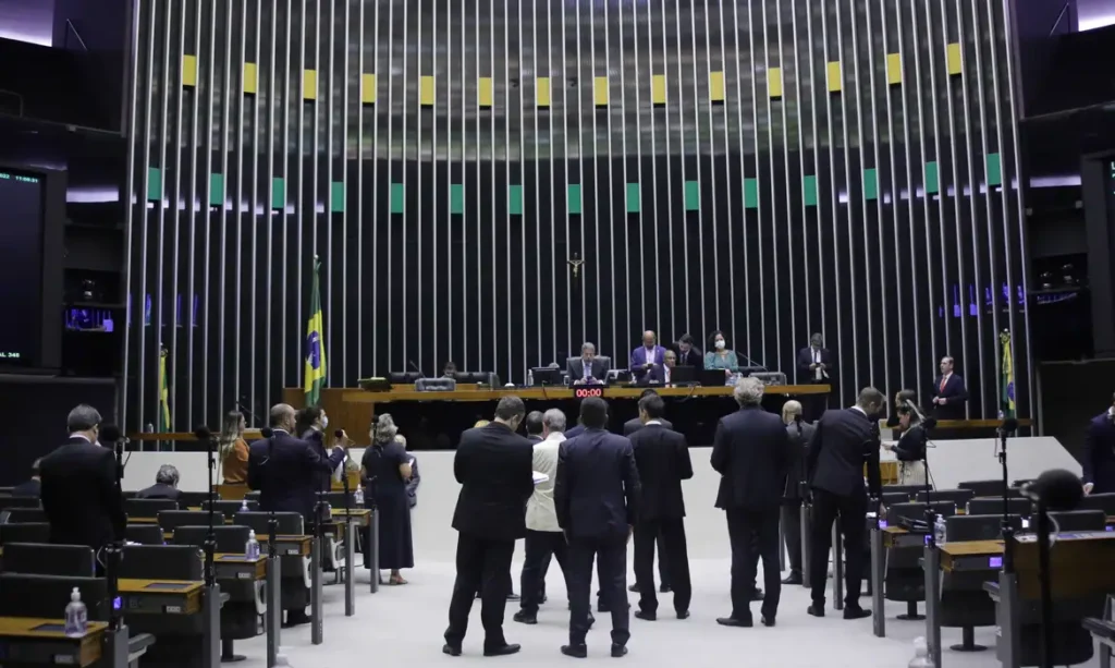 Urgência do projeto foi aprovada por 302 votos contra 142. | Foto: Agência Brasil