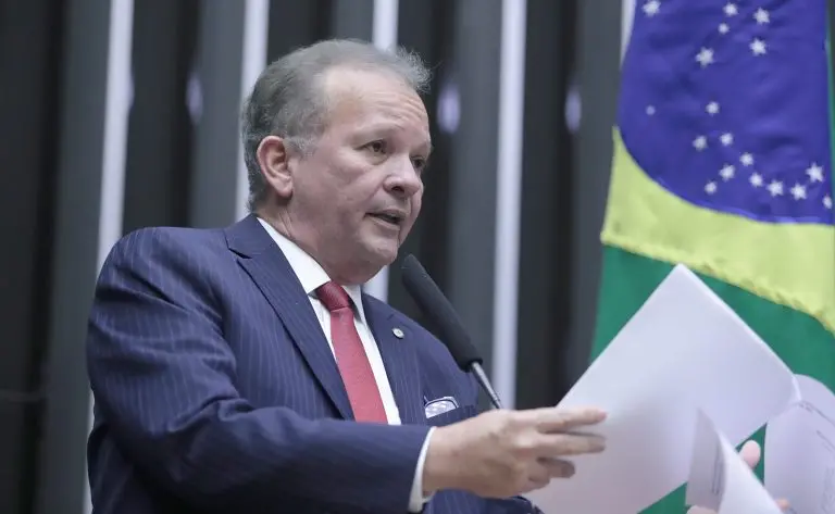 O texto estabelece um piso salarial de dois salários mínimos (R$ 2.640)  I Mario Agra / Câmara dos Deputados/Foto: Agência Câmara de Notícias