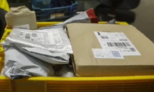 A medida aprovada pelos deputados determina que compras internacionais de até US$ 50 passarão a ter a cobrança (Foto:  Jóedson Sivla/ Agência Brasil)