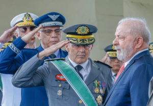 Lula garante que não vai alterar aposentadoria dos militares