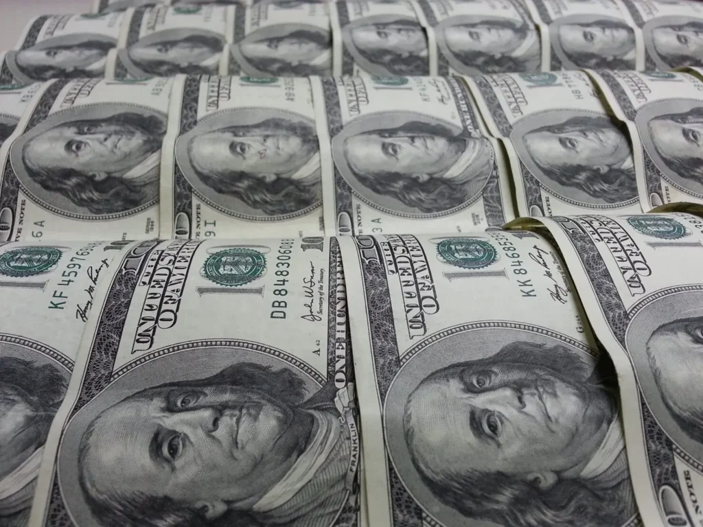 Dólar fecha no maior nível no governo Lula