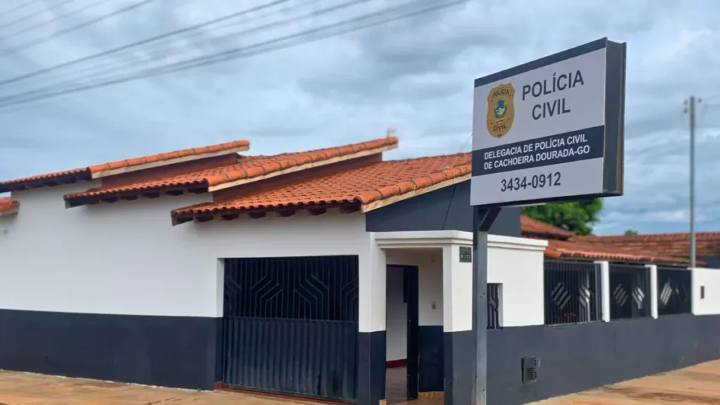 O suspeito foi autuado em flagrante pelos crimes de dirigir embriagado e dirigir sem CNH I Foto: Divulgação/PCGO