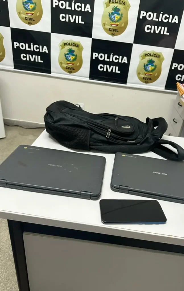 Alunos são surpreendidos por suspeito armado com tesoura