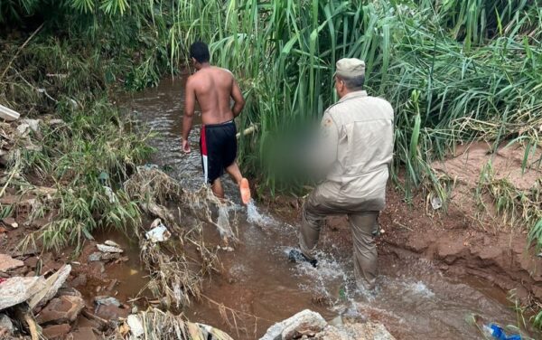 Bebê é encontrado morto em córrego