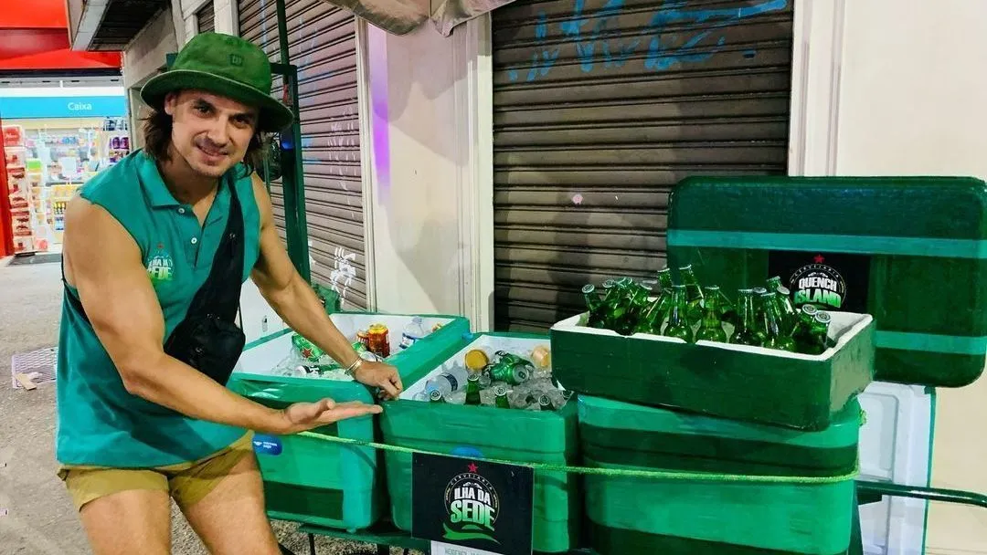 Ex-galã de Malhação é visto vendendo cerveja nas ruas Rio de Janeiro