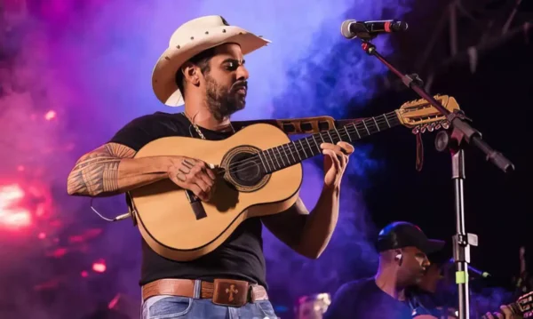 Famosos prestam homenagens a João Carreiro