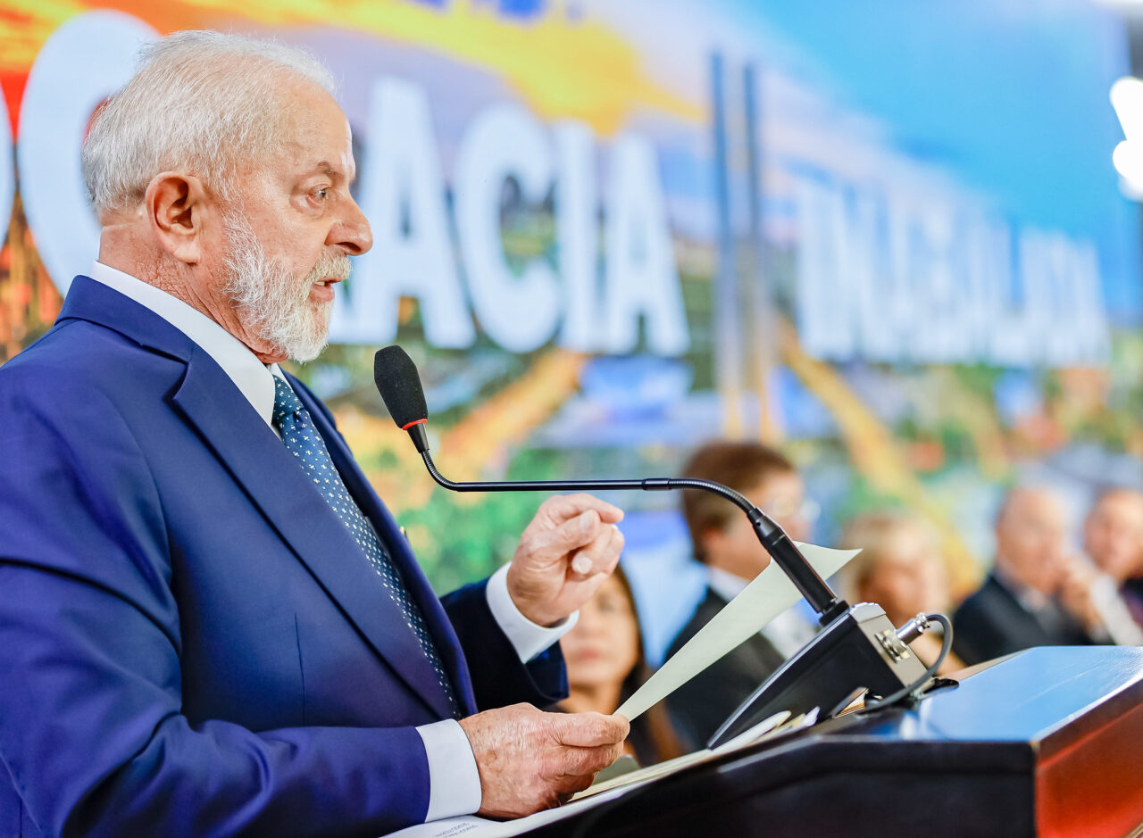 TSE manda Polícia Federal apurar filiação falsa de Lula ao PL