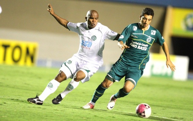 Goiás enfrenta o Guarani fora de casa