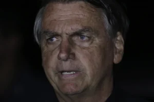 Bolsonaro critica ato terrorista em Brasília e o compara com manifestações de 2013 e 2017