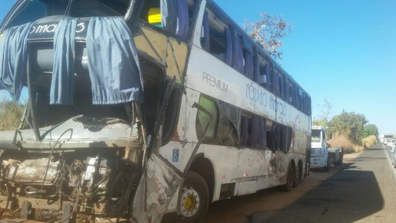 Acidente deixa 2 mortos e 27 feridos