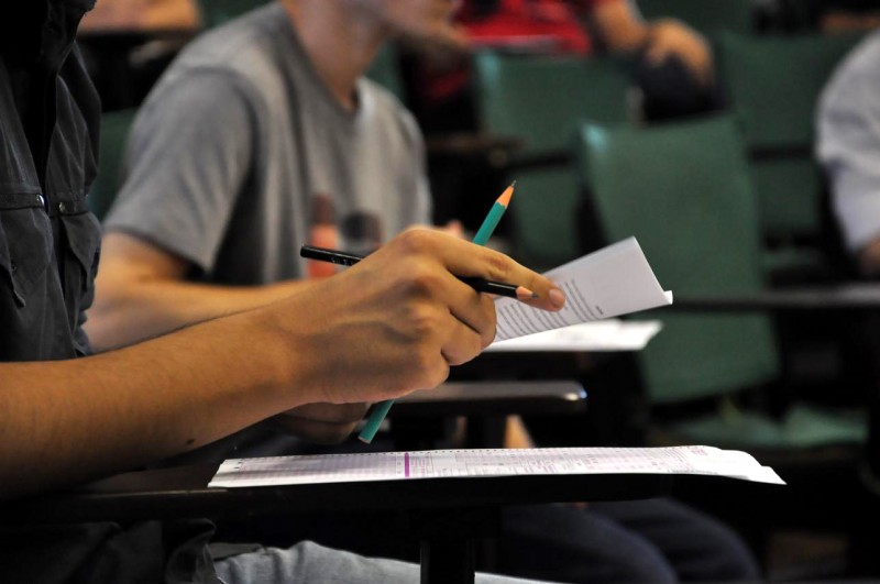 Enade é aplicado para mais de 216 mil estudantes na tarde deste domingo