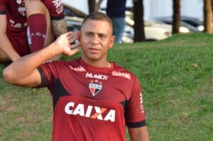 Atlético encara Flamengo no Serra