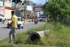 Postes abandonados pela Celg continuam a gerar transtornos