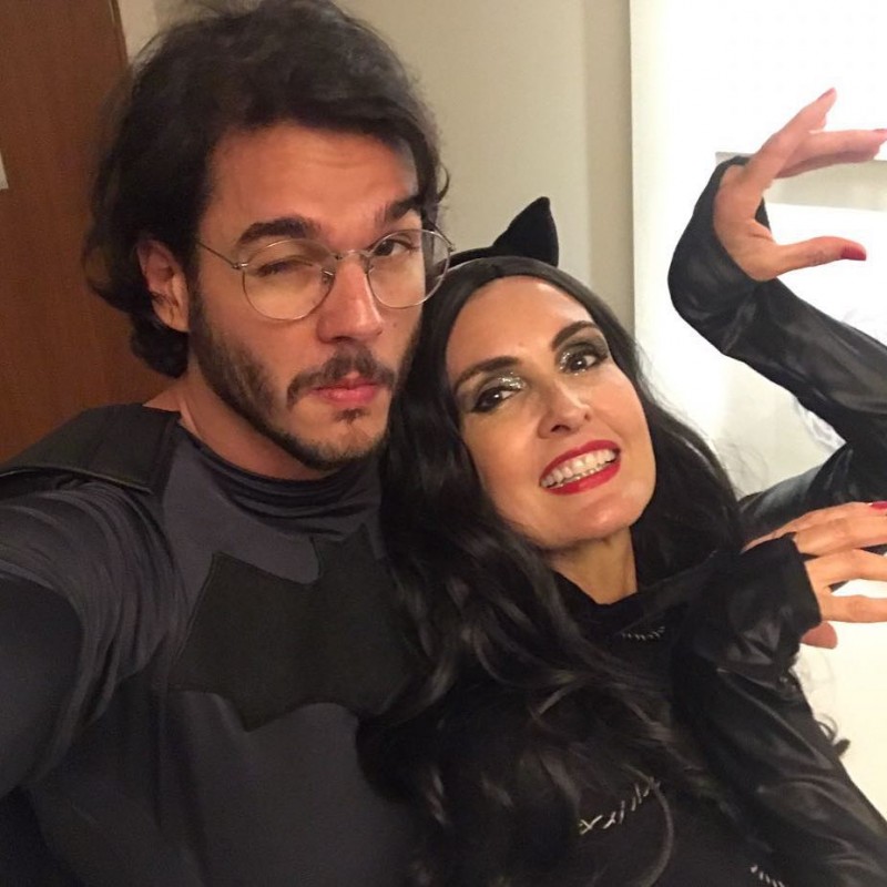 Fátima Bernardes releva crítica por fantasia de Mulher-Gato: “Não me incomodou”