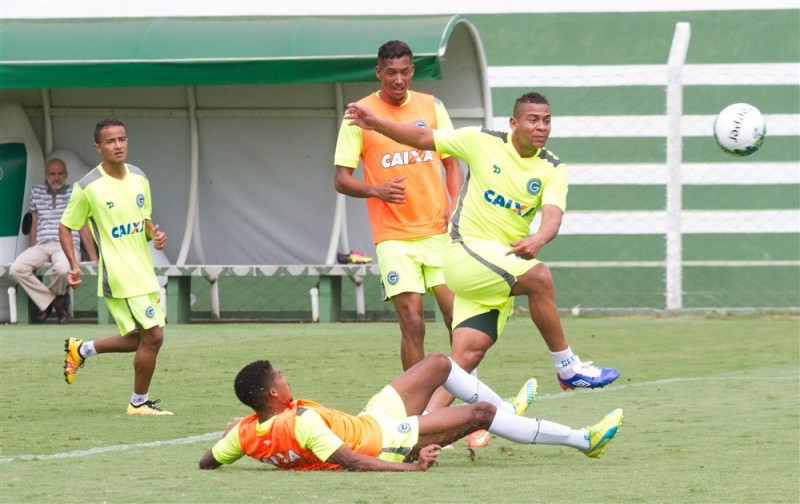 Goiás busca salto na tabela