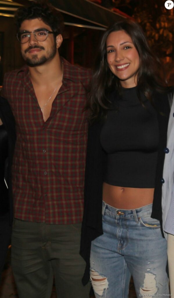 Caio Castro posta 1ª foto com a namorada e celebra 29 anos