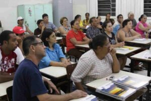 Mais da metade dos adultos brasileiros não chegam ao ensino médio