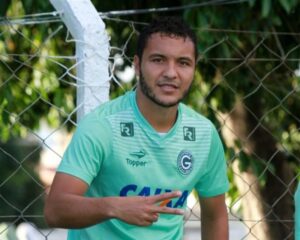 Zagueiro Alex Alves não fica no Goiás
