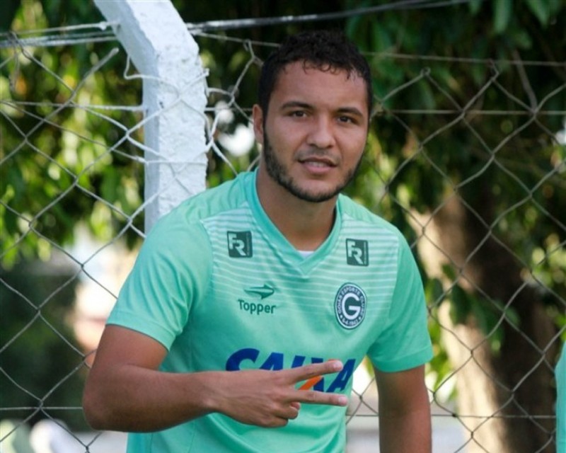 Zagueiro Alex Alves não fica no Goiás