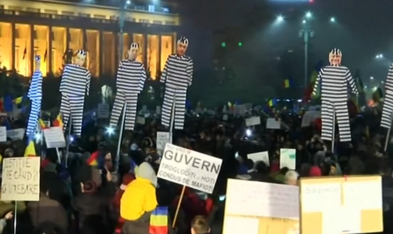 Protestos ganham às ruas contra governo