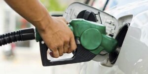 Preço da gasolina sobe demais e governo estuda medidas