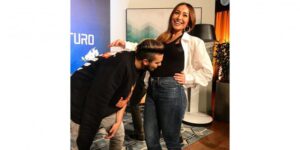 Luan Santana tieta barriga de Sabrina Sato grávida