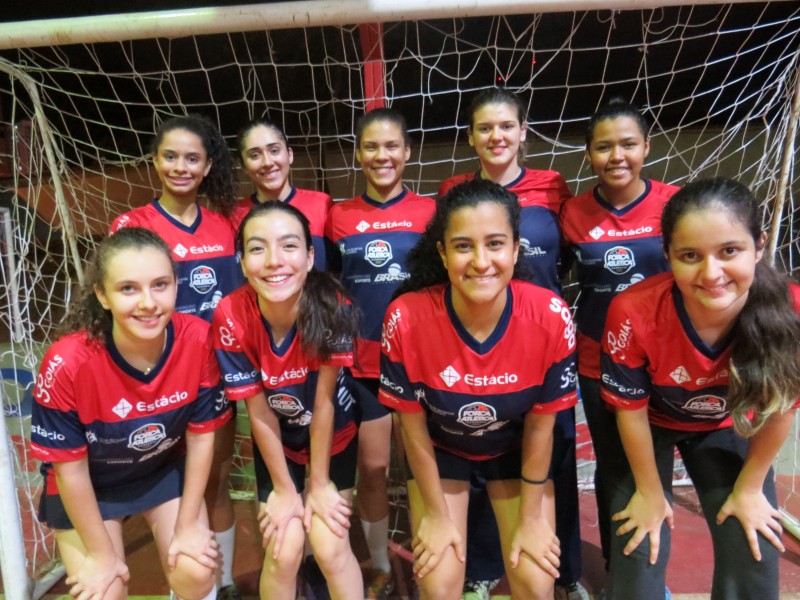 Secretária de Educação e Esporte recebe jogadoras do Força Atlética/Estácio de S