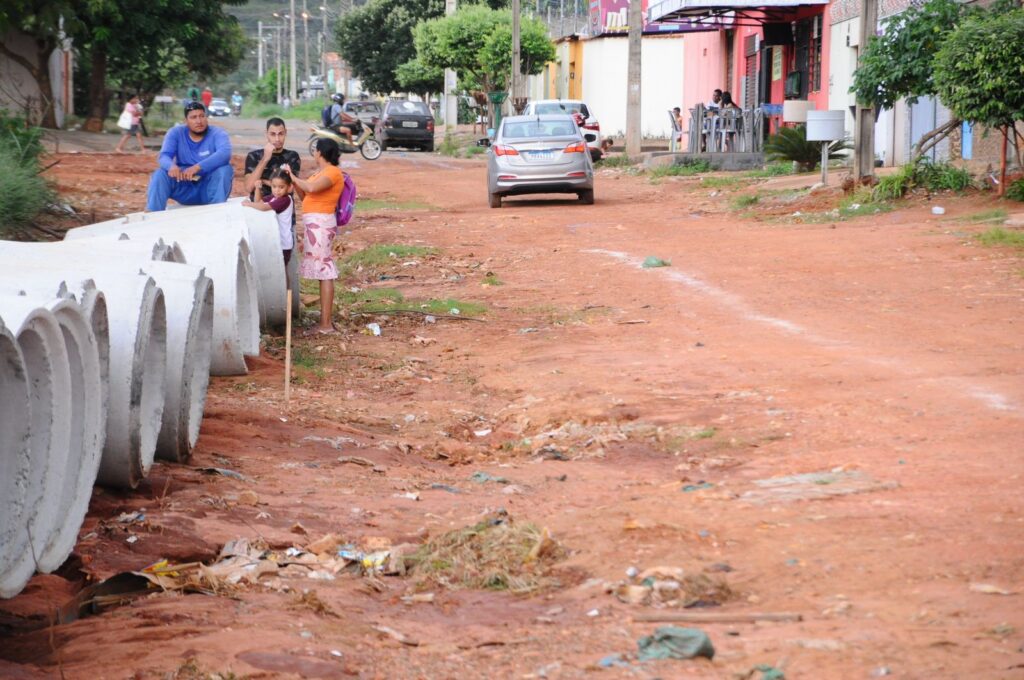Aparecida pavimenta a Vila Delfiore