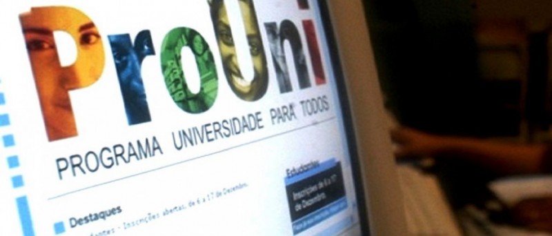 Prouni abre inscrições para 77 mil bolsas de estudo nesta segunda