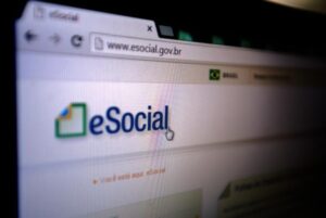 Empregadores domésticos têm até hoje para pagar guia de novembro do eSocial