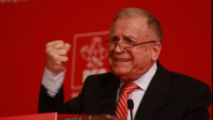 Ion Iliescu será julgado por crimes contra a humanidade