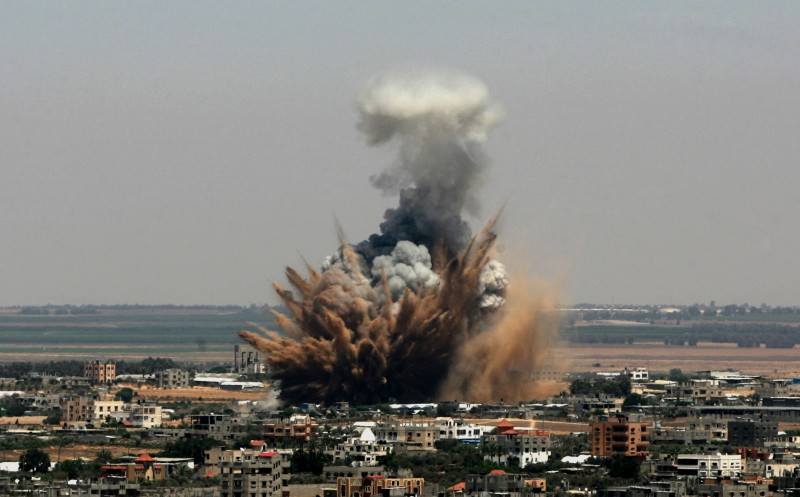 Bombardeio em prisão mata 57 pessoas