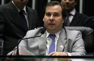 Rodrigo Maia anuncia votação de MPs sobre mineração após o feriado