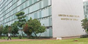 Ministério de Minas e Energia quer manter política de preços