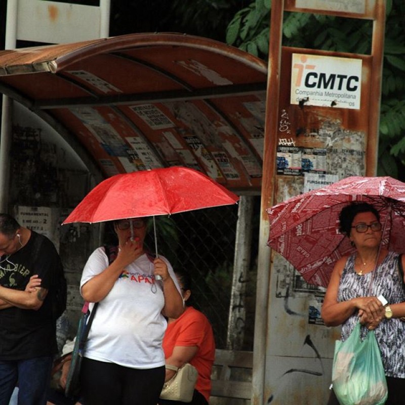 Chuva cai em Goiânia após trégua de 23 dias