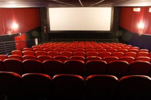 Recine beneficia 383 salas de cinema em 2017