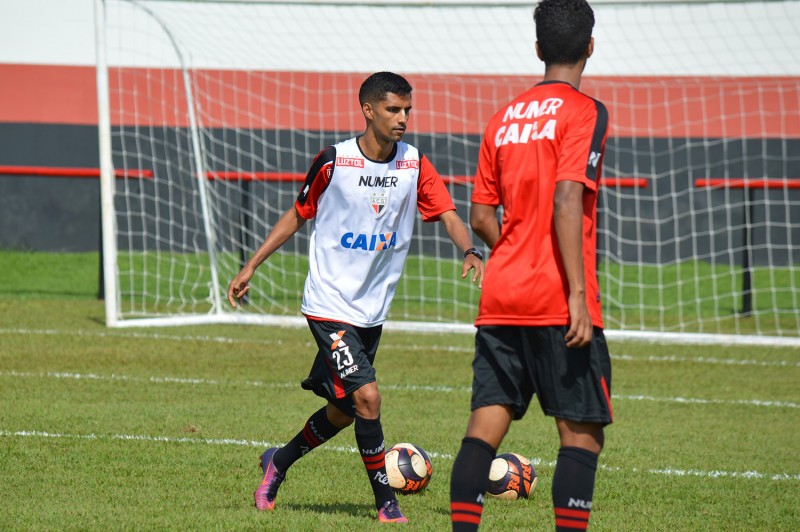 Jorginho vê equipe favorito contra líder