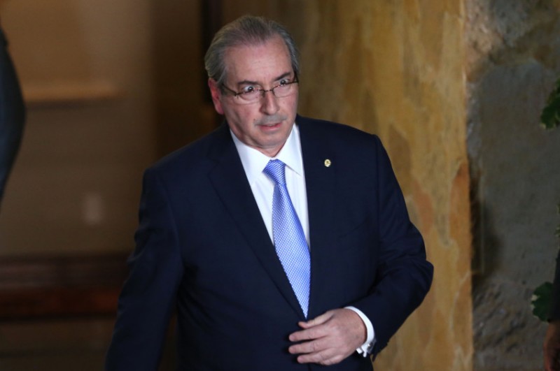 Cunha não apresenta defesa sobre acusações de recebimento de propina