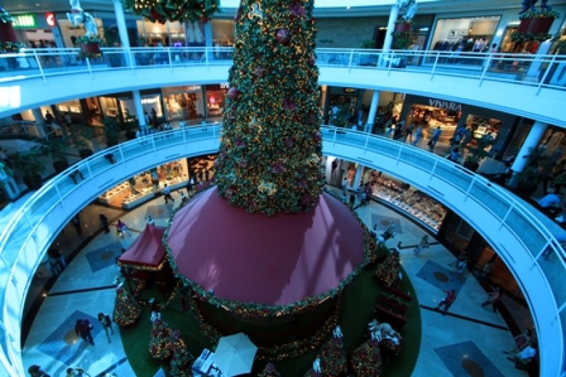 População se divide entre  opções de compras de última hora