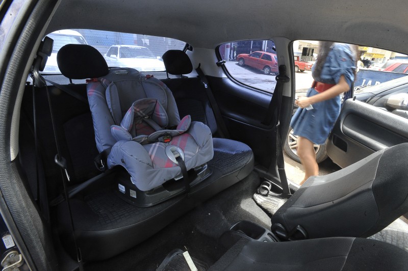 Motoristas ainda desrespeitam normas para transporte infantil