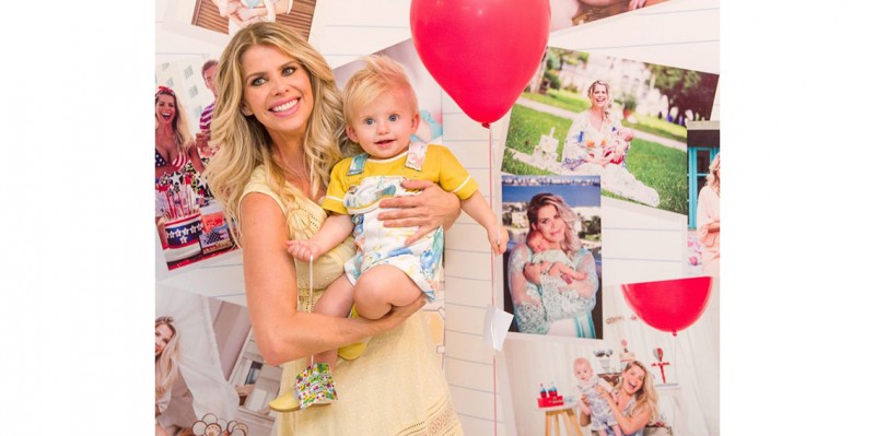 Karina Bacchi comemora 1 ano do filho