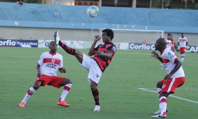 Atlético vacila  e perde de virada para CRB