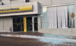 Agência do Banco do Brasil teve caixas eletrônicos explodidos em Quirinópolis