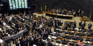 Janela partidária mexe com 15% dos deputados da Câmara