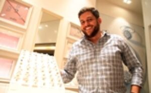 Casais apaixonados celebram o amor