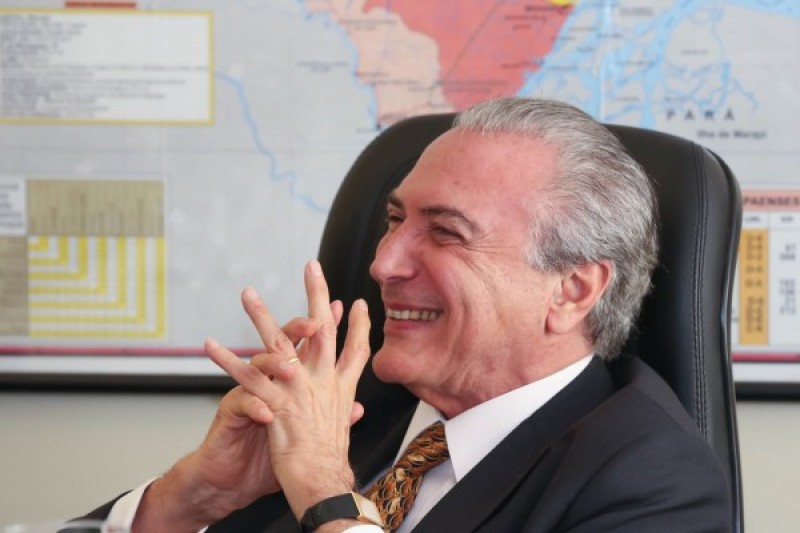 Deputados salvam Temer e enterram denúncia de corrupção