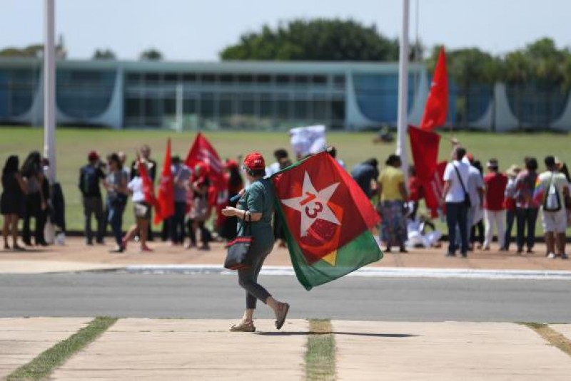 Dilma deixa o Alvorada e segue para Porto Alegre