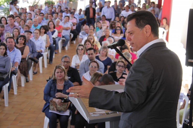 Marconi entrega 10 UTIs ao Hospital Regional de Jataí